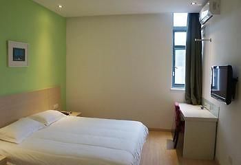 Motel 168 Shanghai Pudong Huinan Metro Station Tesco Eksteriør bilde